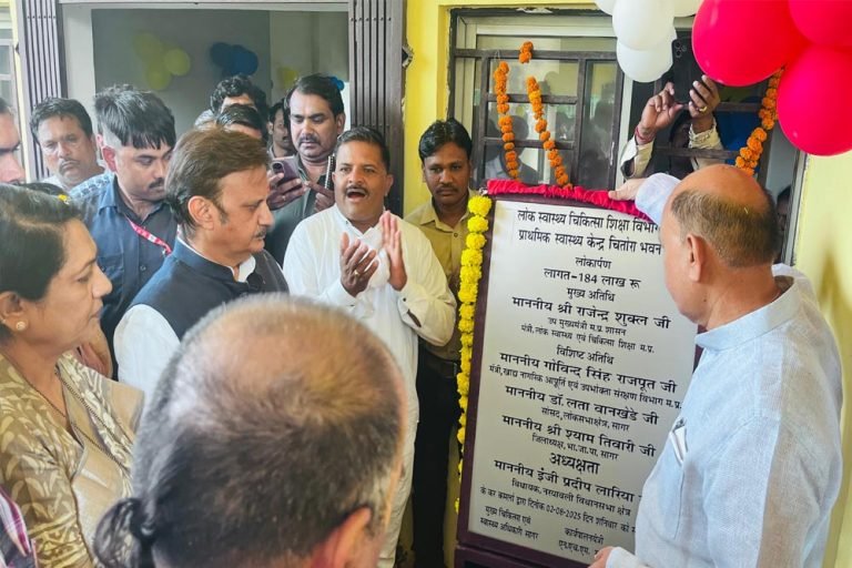 गर्भवती महिलाओं की समय पर कराएं जांच: उप मुख्यमंत्री शुक्ल