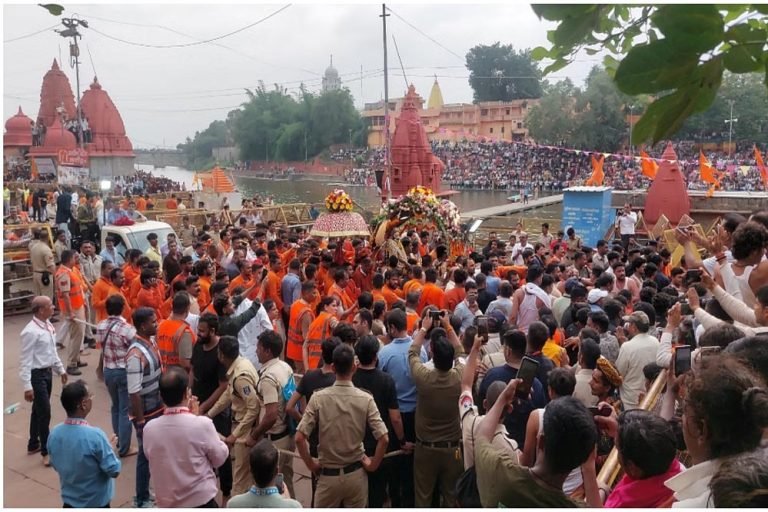 उज्जैन में आस्था का सैलाब: महाकाल की सवारी में उमड़े भक्त, रामघाट पर विशेष पूजन