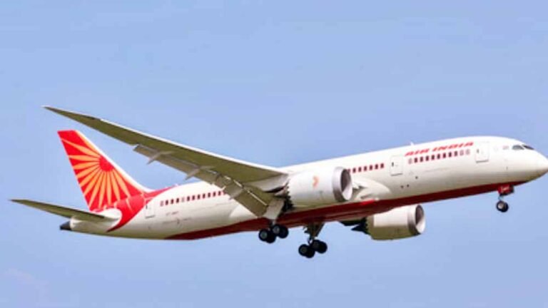 एयर इंडिया की फ्लाइट में इंजन की समस्या, इंदौर जाने से पहले दिल्ली लौटनी पड़ी