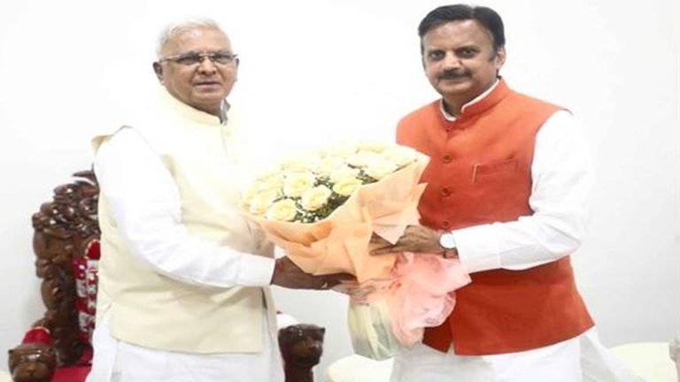 राज्यपाल पटेल से उप-मुख्यमंत्री शुक्ल ने की सौजन्य भेंट