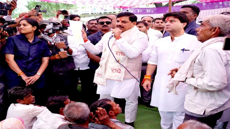 सभी प्रभावितों को शीघ्र प्रदान किया जायगा मुआवजा : केंद्रीय मंत्री सिंधिया