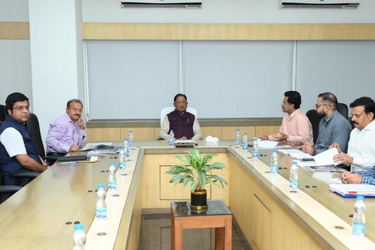 आदिवासी बहुल गांवों के विकास में जनभागीदारी ज़रूरी: सीएम ने आदि कर्मयोगी अभियान की समीक्षा में दिए निर्देश