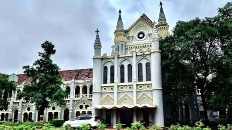 हाईकोर्ट में अफसरों ने मांगी माफी, संस्कृत विद्यालयों के छात्रों के लिए विशेष परीक्षा का आदेश