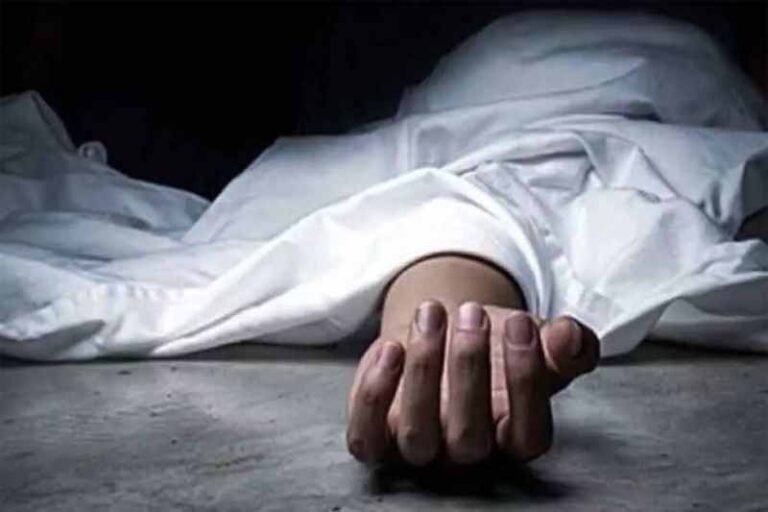 रहस्यमयी हालात में युवक का शव बरामदे से बरामद