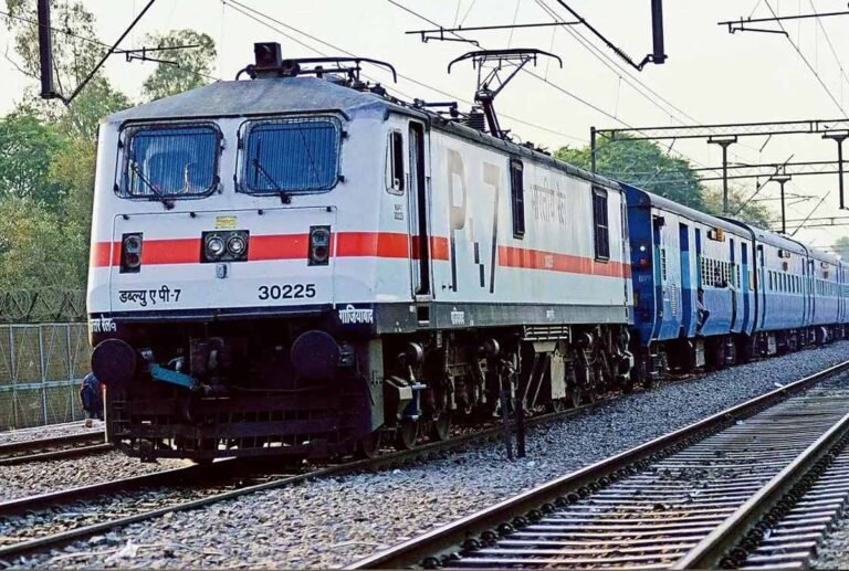 रेलवे ने यात्रियों की सुविधा के लिए रीवा और डॉ. आंबेडकर नगर के बीच स्पेशल ट्रेनें शुरू कीं