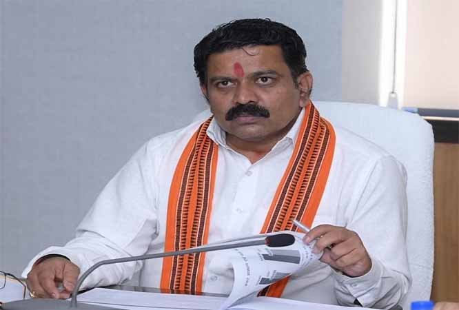 दीपक बैज पर गरजे विजय शर्मा: आदिवासी हितों पर राजनीति बंद करें