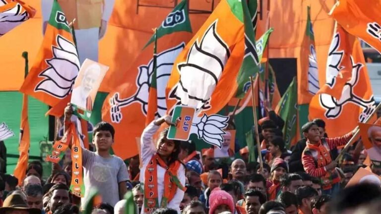 280 कांग्रेस नेताओं ने थामा भाजपा का दामन, रायसेन में राजनीतिक समीकरण बदले