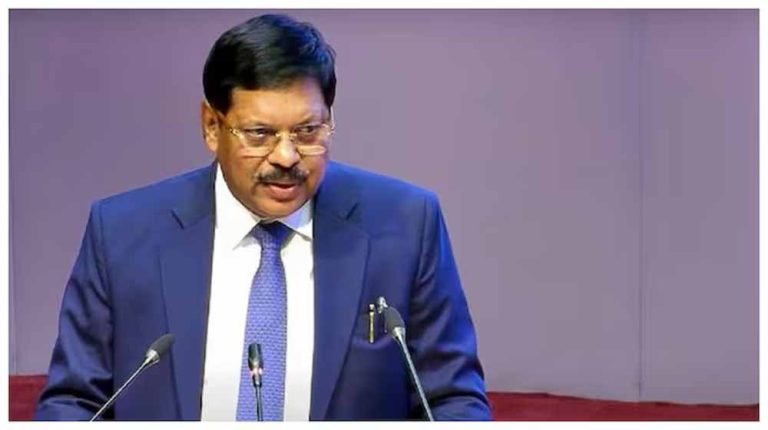 सुप्रीम कोर्ट में सख्ती: CJI ने AM सिंघवी को रोका, कहा- वरिष्ठ वकीलों को अब नोटिस दें