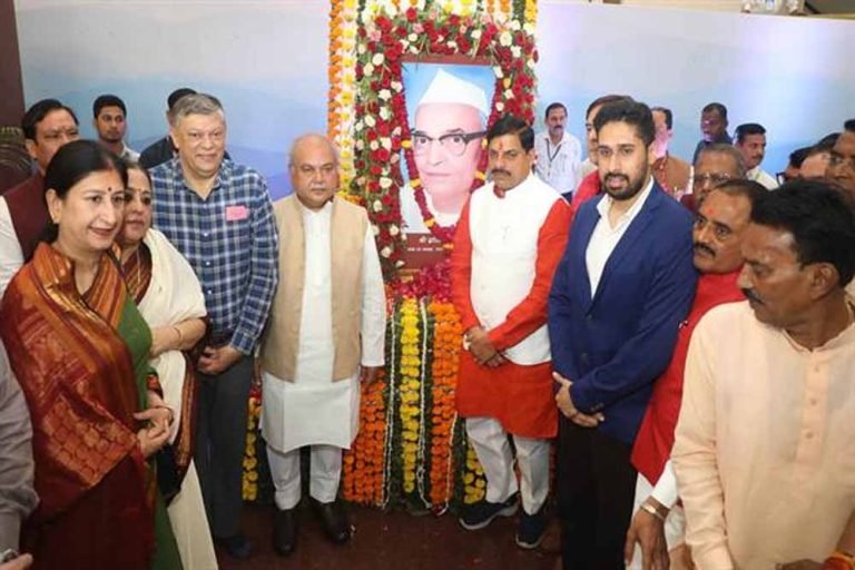 राजनीति के पंडित थे पूर्व मुख्यमंत्री श्रद्धेय द्वारका प्रसाद मिश्र : मुख्यमंत्री डॉ. यादव