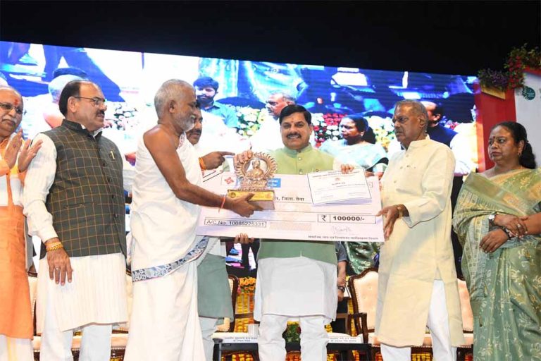 मुख्यमंत्री डॉ. यादव ने 56.52 लाख से अधिक पेंशन हितग्राहियों को 339 करोड़ रुपए से अधिक की राशि का किया अंतरण