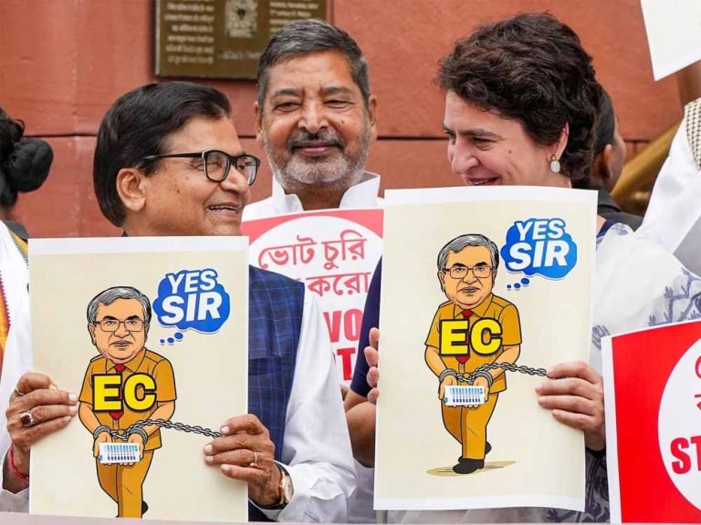 SIR मसौदा लिस्ट पर न शोर, न सवाल: सिर्फ 5015 दावे, पार्टियाँ कहां हैं?