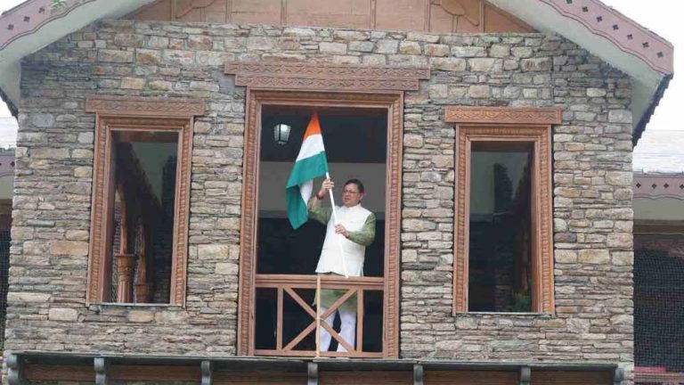 सीएम धामी ने ‘हर घर तिरंगा’ कार्यक्रम में फहराया तिरंगा, राष्ट्रभक्ति का संदेश दिया