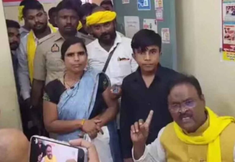 विधायक की नाराजगी पर भड़के डॉक्टर, बोले- आपके जैसे कई आए-गए