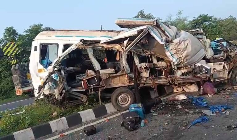 भीषण सड़क दुर्घटना में म्यूजिशियन ग्रुप के 4 सदस्य मरे, 7 गंभीर रूप से घायल