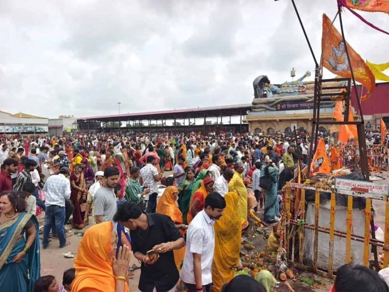 कांवड़ यात्रा में दुखद हादसा: कुबेरेश्वर धाम में गर्मी ने ली दो श्रद्धालुओं की जान