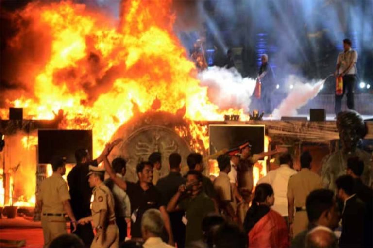 7 मंजिला मशरूम प्लांट में लगी आग, मैनपुरी में करोड़ों का नुकसान