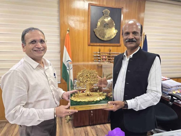 पुलिस महानिदेशक मकवाना से वन बल प्रमुख अम्बाडे़ ने की भेंट