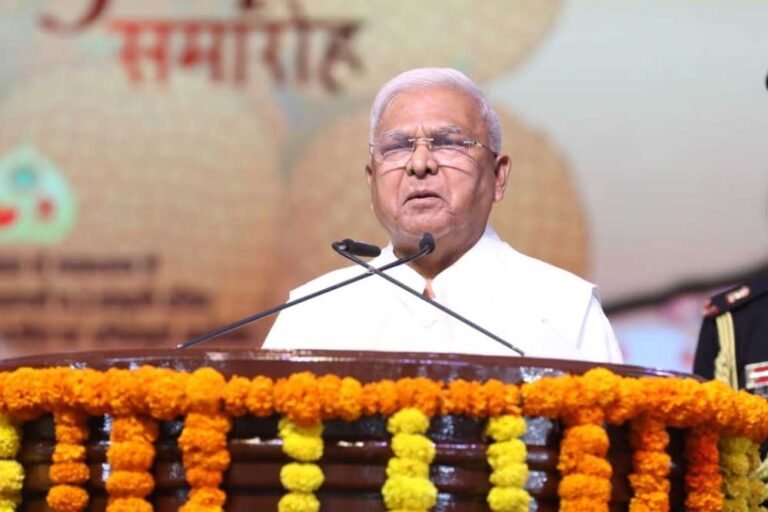 राज्यपाल पटेल ने थांवरझोड़ी में किया ग्राम परिचय कार्यक्रम का उद्घाटन