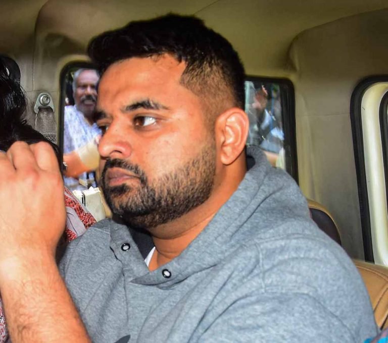 रेप केस में साड़ी ने खोले राज, पूर्व सांसद को कोर्ट ने भेजा जेल