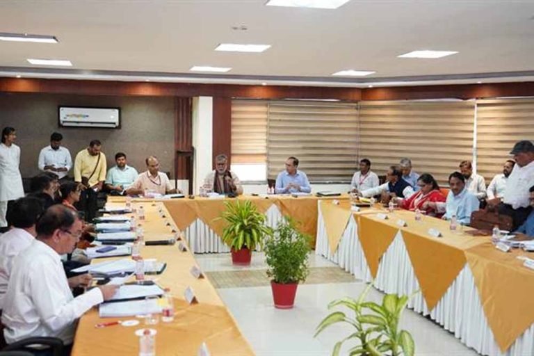 मंत्री श्री पटेल ने म.प्र. भवन एवं अन्‍य संनिर्माण कर्मकार मंडल की बैठक ली