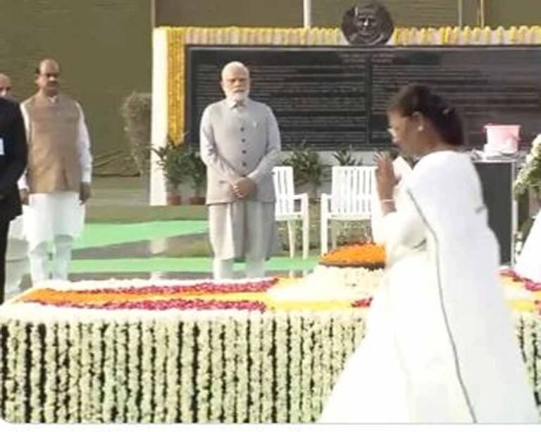 पूर्व PM वाजपेयी को श्रद्धांजलि, राष्ट्रपति व प्रधानमंत्री ने किया नमन