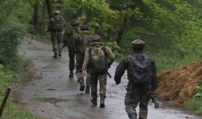 पुंछ में पकड़े गए दो आतंकवादी, सुरक्षा बलों ने हथियार और ग्रेनेड भी किया कब्जे में
