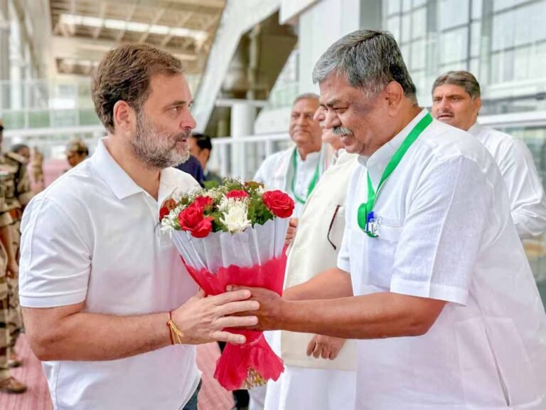 PM मोदी के भाषण पर कांग्रेस नेता का हमला, RSS पर दिया विवादित बयान