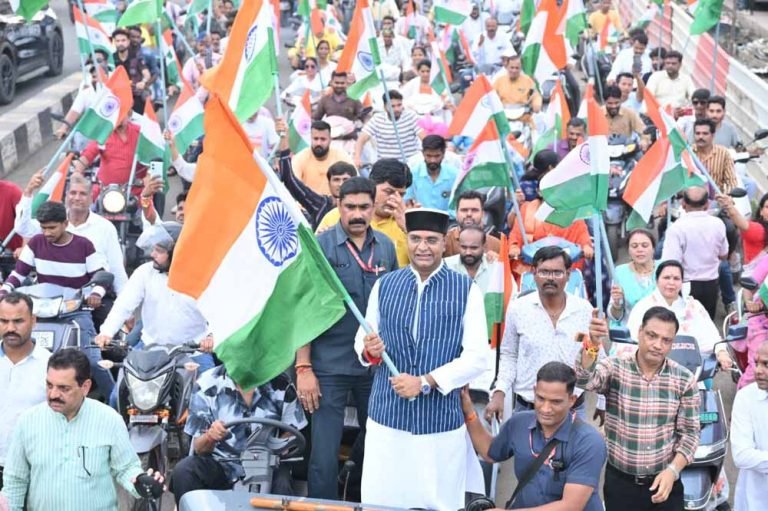 भारतीय सेना के रणवीरों के सम्मान में नरेला विधानसभा में मंत्री श्री सारंग के नेतृत्व में निकलीं भव्य तिरंगा यात्राएं