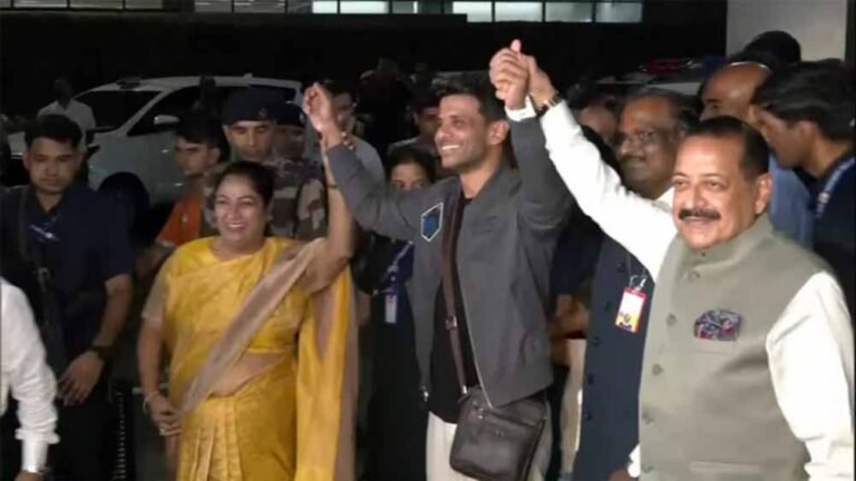 भारत वापसी पर भावुक हुए शुभांशु शुक्ला, बोले- ISS पर साथियों को छोड़ना आसान नहीं था