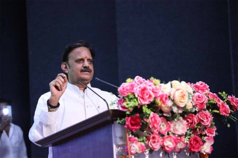 संस्कार युक्त शिक्षा से ही प्राप्त की जा सकती हैं उंचाईयाँ : उप मुख्यमंत्री शुक्ल