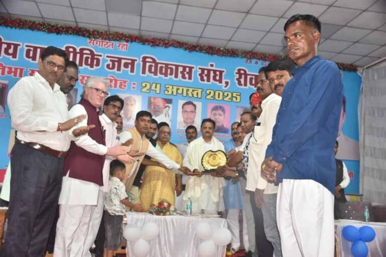 शिक्षित व्यक्ति समाज और देश को करते हैं सशक्त : उप मुख्यमंत्री शुक्ल