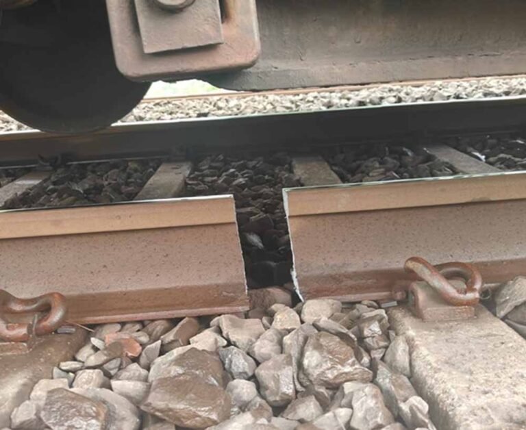 पटरी पर क्रैक देखकर रोकी ट्रेन, खंडवा में यात्रियों की जिंदगी बनी सुरक्षित