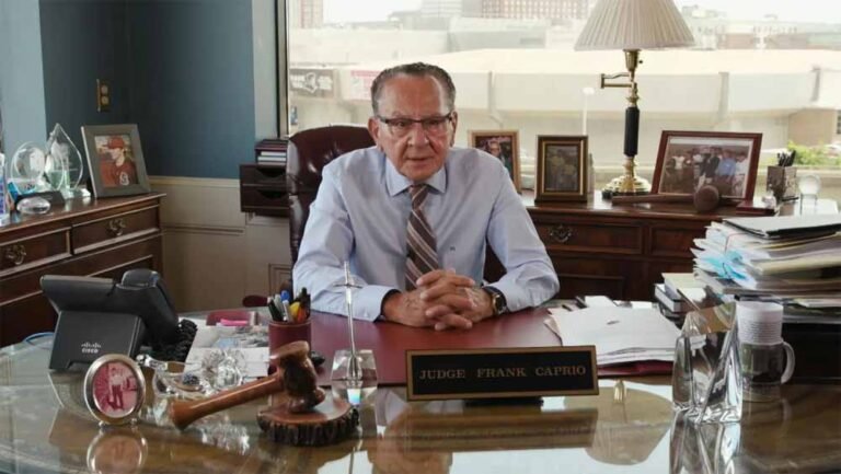 लोगों के दिलों पर राज करने वाले जज फ्रैंक कैप्रियो अब नहीं रहे