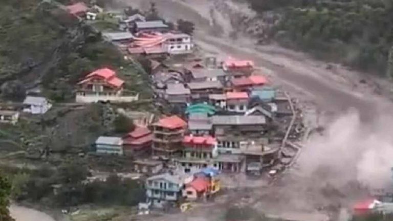 आपदा की दोहरी मार: उत्तरकाशी और पौड़ी में बादल फटने से मची तबाही