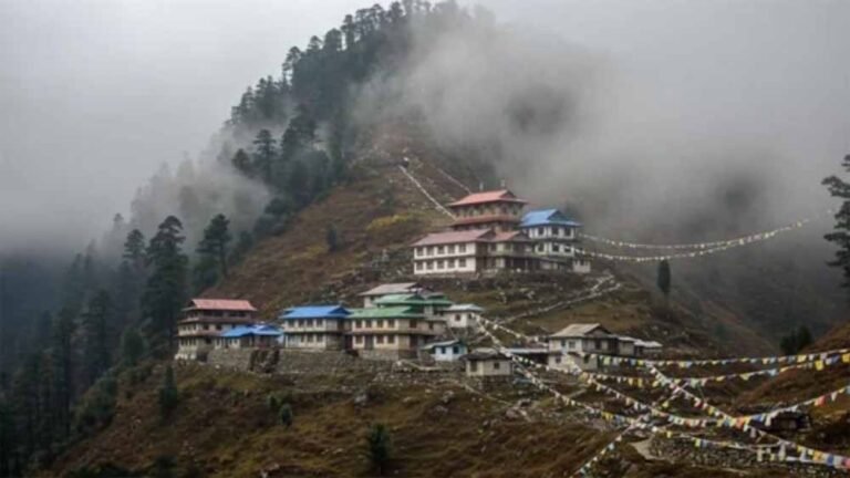 अब पहाड़ों से करें काम! देश के पहले डिजिटल नोमैड विलेज में मिलेगा नया वर्कस्टाइल