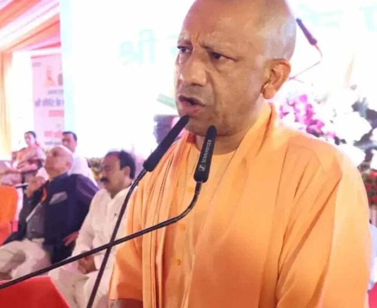 एटा में सीमेंट प्लांट का उद्घाटन, CM योगी बोले- नीति स्पष्ट होने पर मिलते हैं विकास के नतीजे