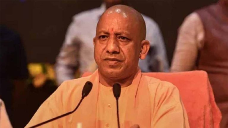 चिड़ियाघरों में सतर्कता बढ़ाई जाए, बर्ड फ्लू को लेकर CM योगी का आदेश