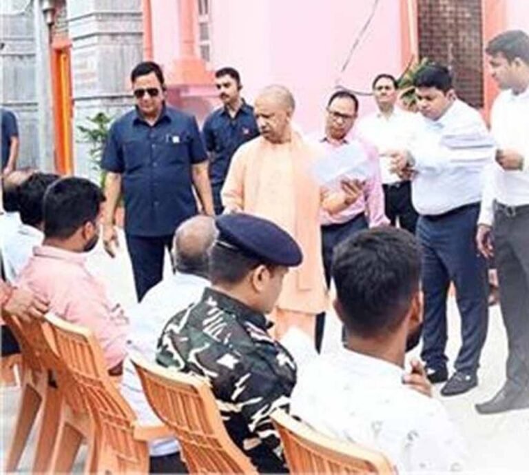 कमजोरों के हक छीनने वालों पर योगी सरकार का डंडा, किसी को नहीं मिलेगी ढील