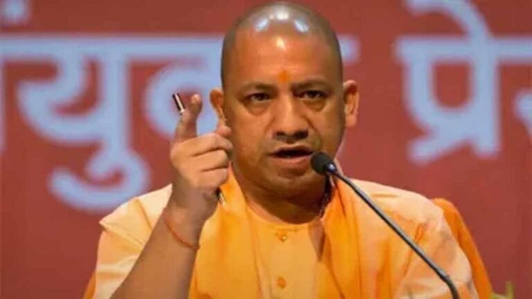 विपक्ष पर योगी का निशाना, कहा—कांग्रेस और सपा ने परिवारवाद को बढ़ावा दिया