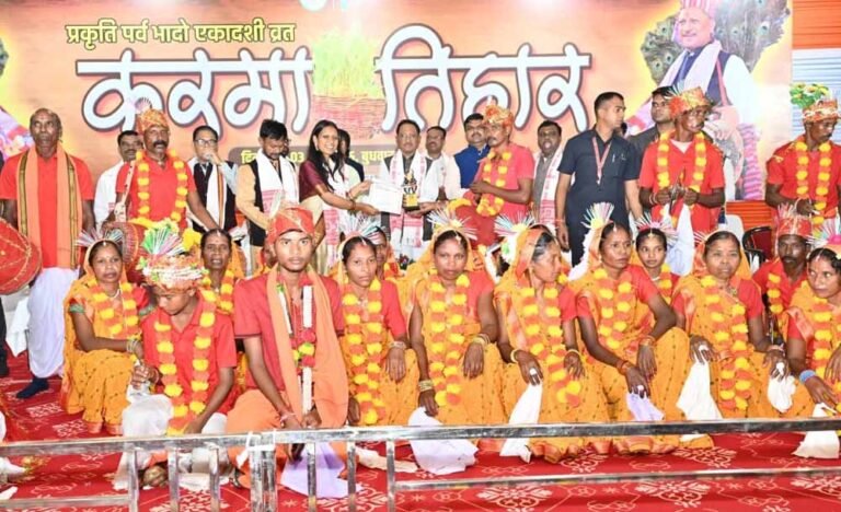 मुख्यमंत्री साय करमा तिहार 2025 कार्यक्रम में हुए शामिल, करमा दलों को सम्मानित कर किया प्रोत्साहित