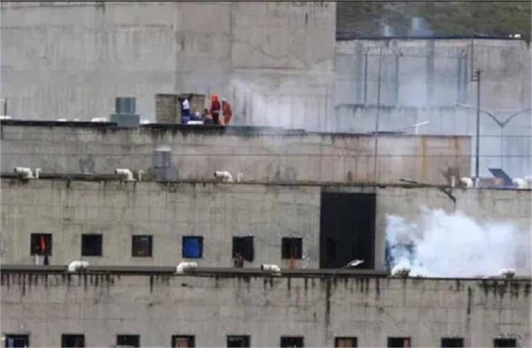 गोलियों की तड़तड़ाहट और धमाकों से दहली जेल, इक्वाडोर में 14 कैदियों की गई जान