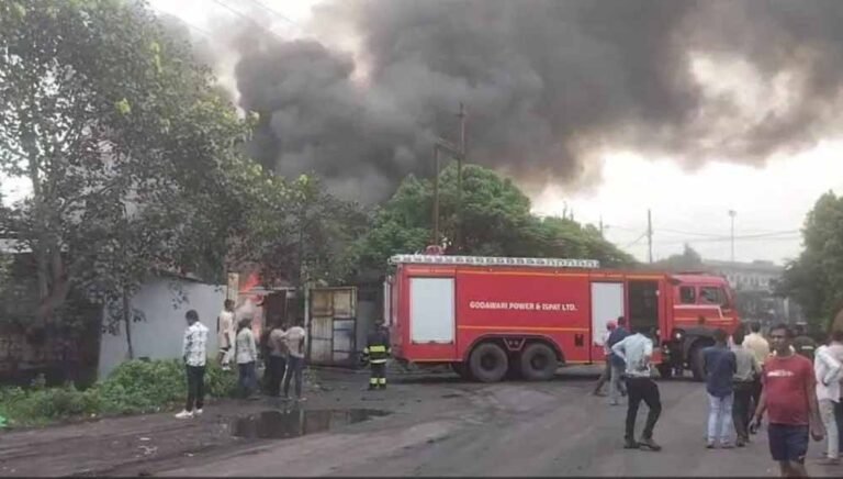 तेल फैक्ट्री में भीषण आग, नागरिकों में भय और अफरा-तफरी