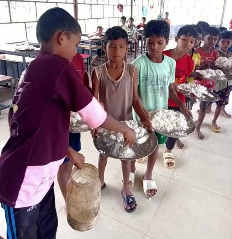 खाने में लापरवाही का मामला: आश्रम में छात्र हुए भूखे, प्रभारी अधीक्षक सस्पेंड