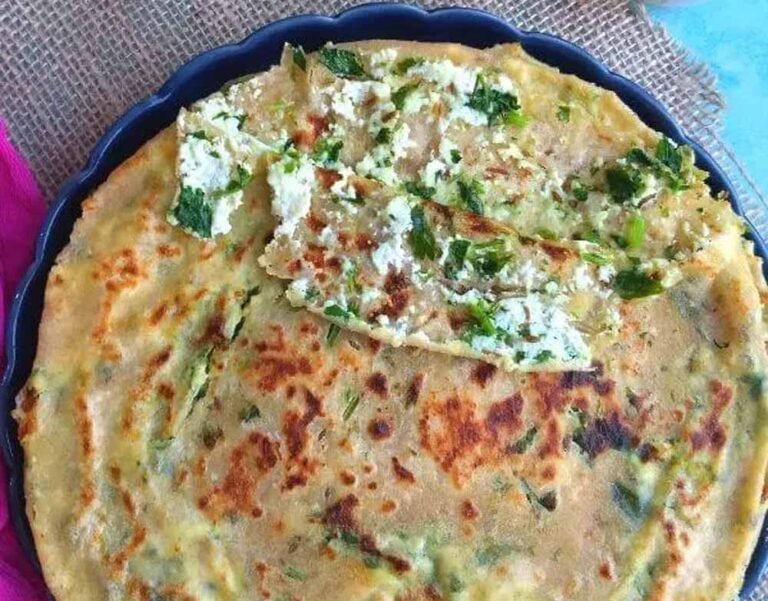 ब्रेकफास्ट में टेस्टी पनीर पराठा, इस आसान तरीके से बनाएं परफेक्ट