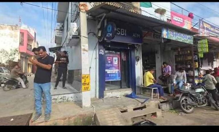 गार्ड को बंधक बनाकर 8 मिनट में एटीएम लूट, बदमाशों ने उड़ाए 16.5 लाख रुपये
