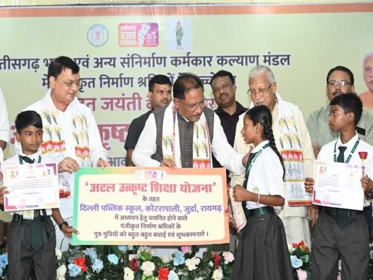 मुख्यमंत्री ने अटल उत्कृष्ट शिक्षा योजना में अगले शैक्षणिक सत्र से 200 बच्चों को लाभ दिलाने की महत्वपूर्ण घोषणा