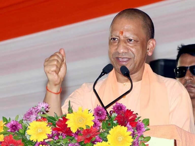 मुख्यमंत्री योगी आदित्यनाथ ने सरस्वती विद्या मंदिर वरिष्ठ माध्यमिक विद्यालय बसहवा का किया भूमि पूजन व शिलान्यास