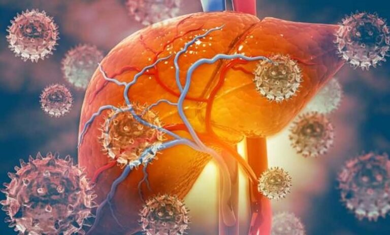 लिवर डैमेज के संकेत छिपे हैं पैरों में! जानें वो 8 लक्षण जिन्हें नज़रअंदाज़ करना पड़ सकता है भारी