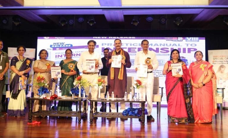 व्यावसायिकता के बीच सेवा भाव बनाए रखना एक चुनौती: स्वास्थ्य मंत्री