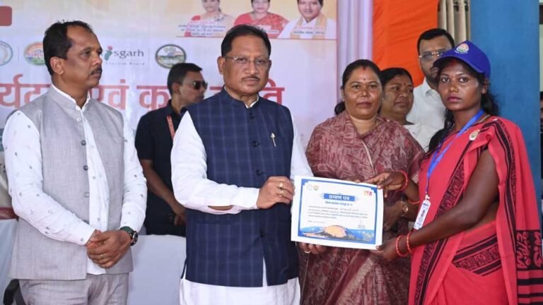 मुख्यमंत्री ने कैम्प कार्यालय बगिया में ’जशपुर पर्यटन एवं कृषि क्रांति’ का किया शुभारंभ